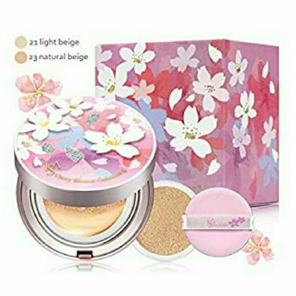 KBEAUTY Isa Knox Cherry Blossom Cushion - Picture 4 of 5